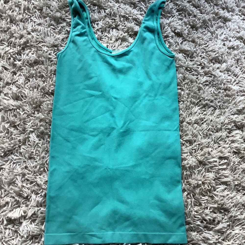 NWOT C’est Moi Scoop Neck Tank